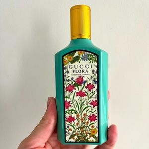 Gucci Flora perfume. Gorgeous Jasmine Scent.
